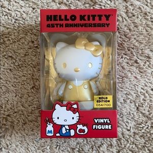 Hello kitty figure